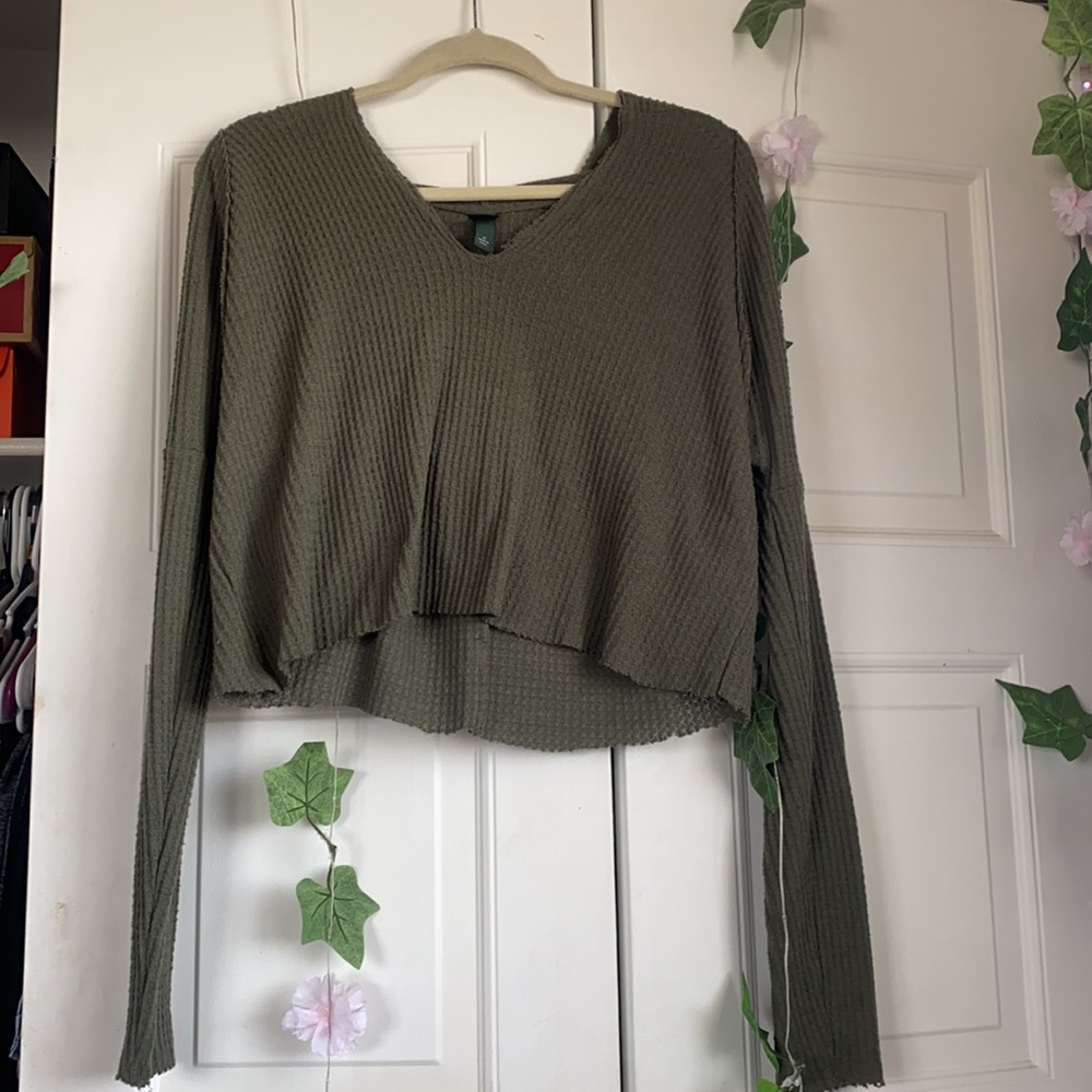Wild fable cropped long sleeve size M